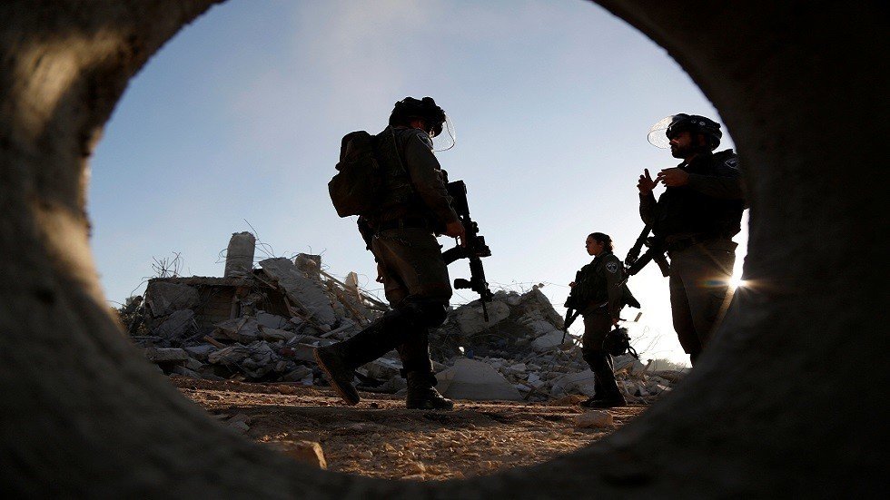 القوات الإسرائيلية تهدم منزل منفذ عملية سلفيت الشاب عمر أبو ليلى (فيديو)