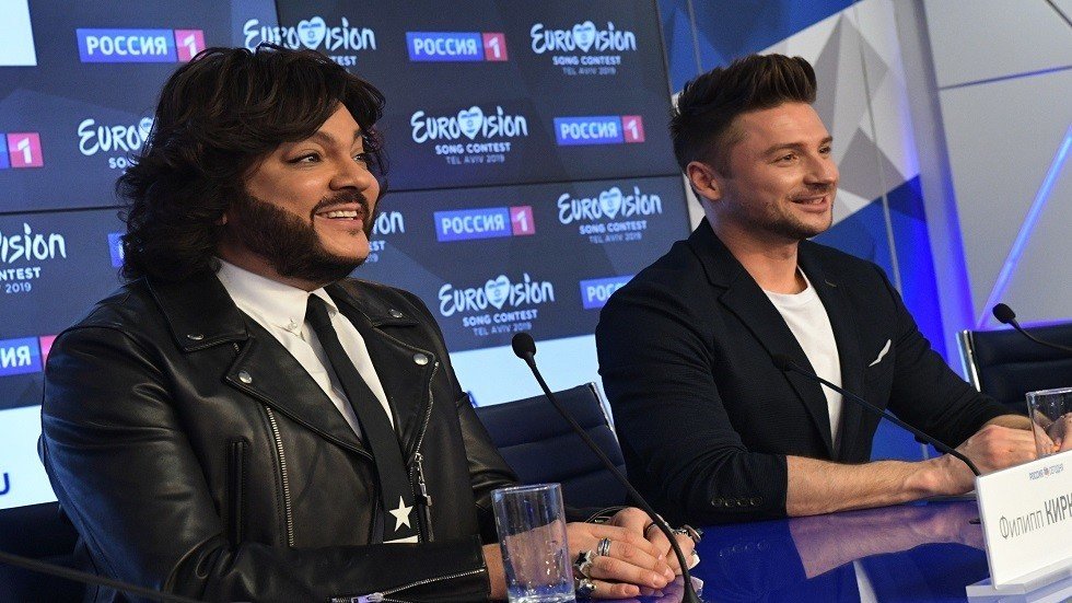 فنانو روسيا يعدون 