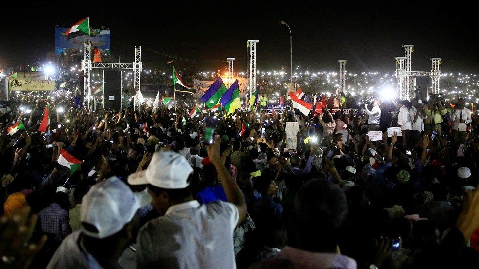 قوى إعلان الحرية والتغيير في السودان: سنقبل دعوة المجلس العسكري للاجتماع به في القصر الجمهوري