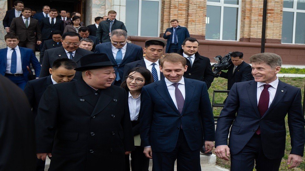 محافظ إقليم بريموريه يدعو كيم لحفل غداء