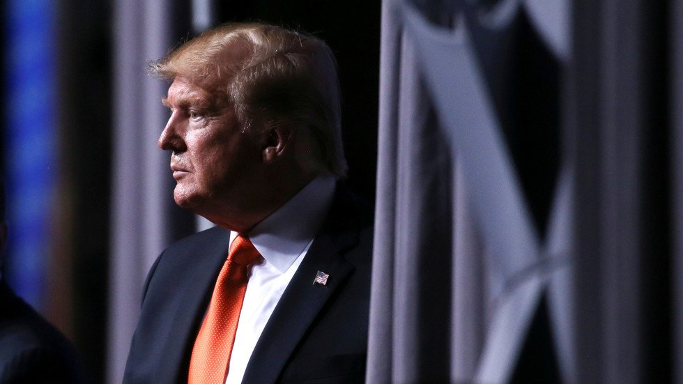 ظريف يلجأ لـRT لتحذير ترامب من "متآمري الفريق ب"