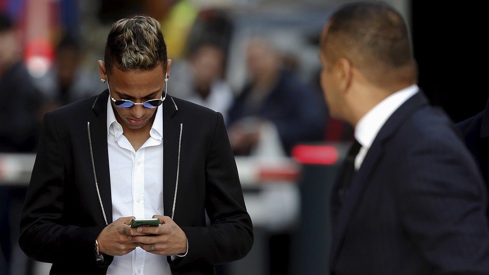 مكالمة هاتفية من نيمار تثير الرعب في ريال مدريد