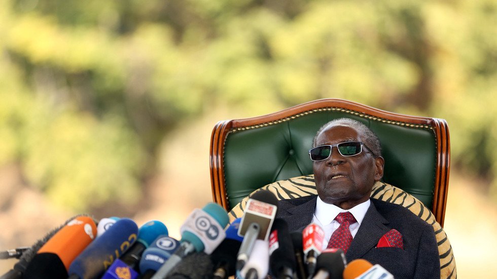 العجوز موغابي يلاحق مليون دولار أمريكي!