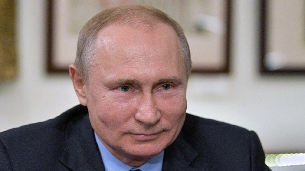 عرض بطاقة تعريف قديمة للرئيس فلاديمير بوتين للبيع