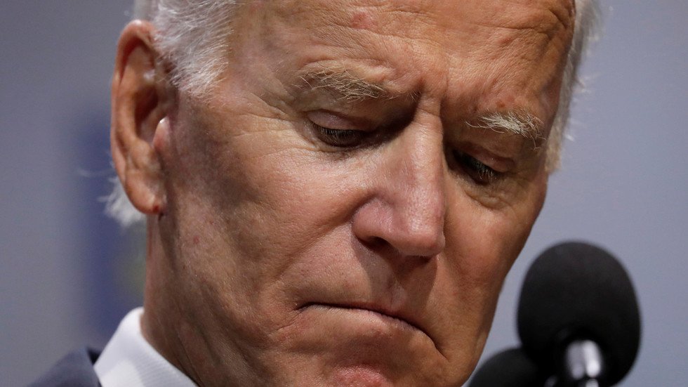 بعد 28 عاما.. بايدن يعتذر لسيدة "تحرّش بها"