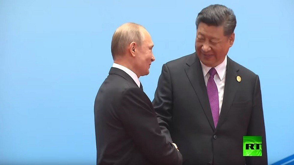 لقاء الأصدقاء.. شي جين بينغ يستقبل فلاديمير بوتين 