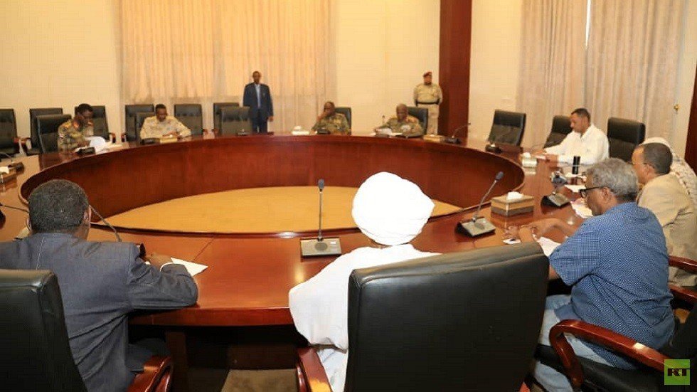 السودان.. أول اجتماع للجنة المشتركة بين المحتجين والانتقالي العسكري