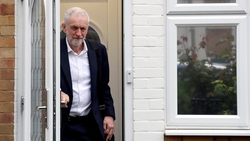 كوربين: رفضت دعوة لمأدبة عشاء مع ترامب بسبب السجادة الحمراء