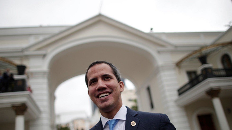 غوايدو يؤدي قسم الولاء للمعارضة الفنزويلية ويكرر دعوة الجيش إلى التخلي عن مادورو