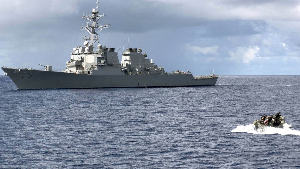 طهران: السفن الأمريكية تتواصل مع الحرس الثوري 