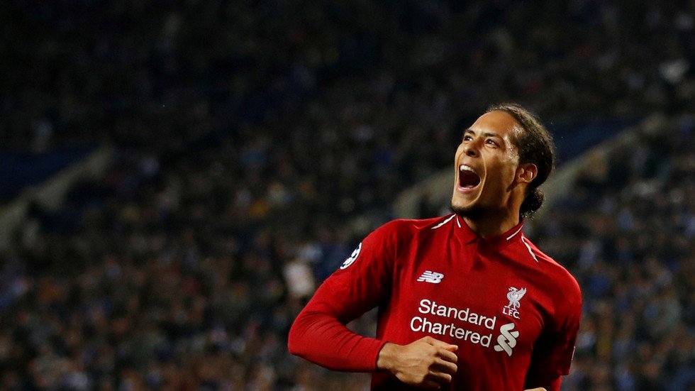 فان دايك يتوج بجائزة أفضل لاعب في الدوري الإنجليزي