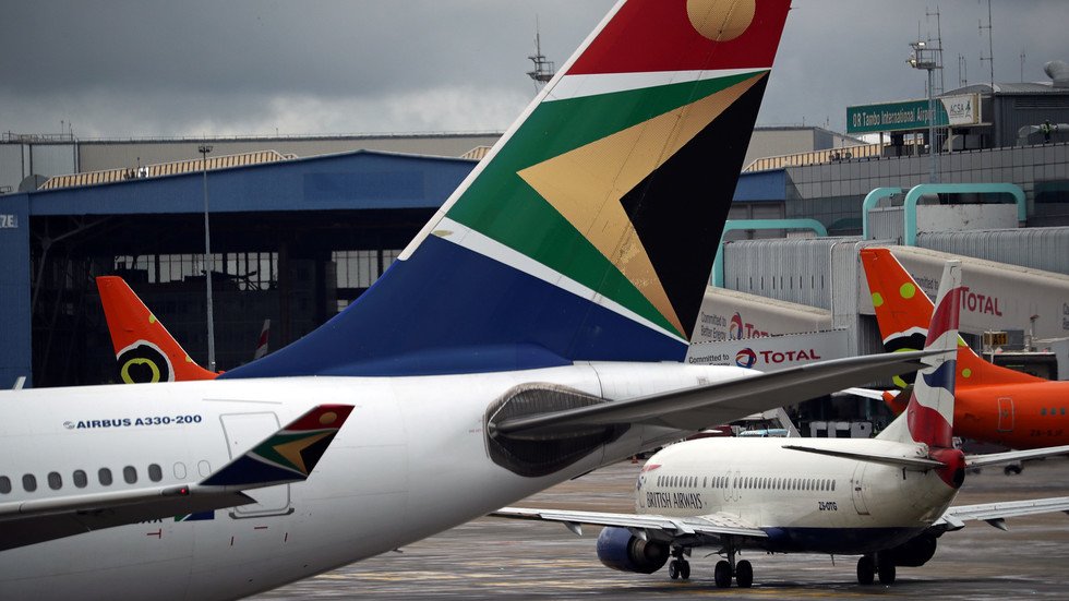 بالفيديو.. اندلاع النار في طائرة "بوينغ" لدى إقلاعها في جنوب إفريقيا