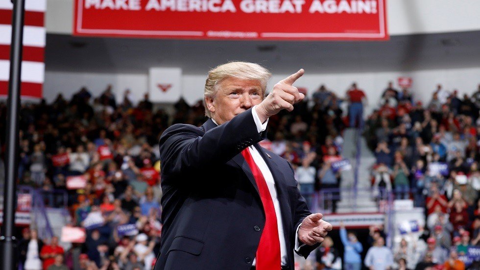 ترامب: وسائل الإعلام تدعم جو "الساذج" 