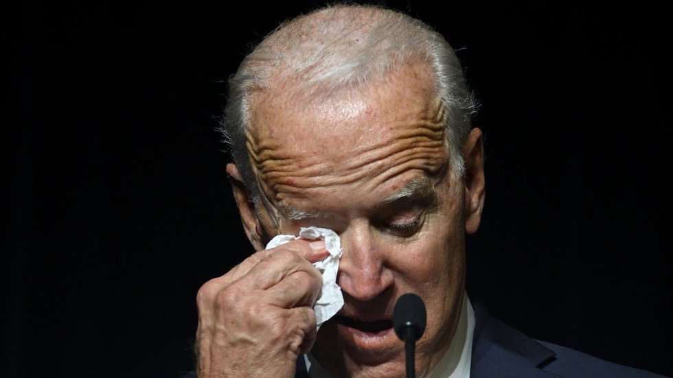 بايدن يضع "كل ما جعل أمريكا أمريكا" على المحك