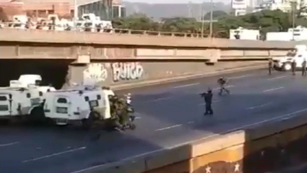 عسكريو فنزويلا بين مادورو وغوايدو 