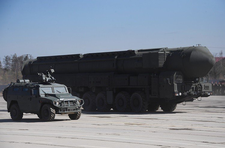 منظومة "كورنيت" للصورايخ المضادة للدبابات ومعها منصة إطلاق الصواريخ النووية "يارس"