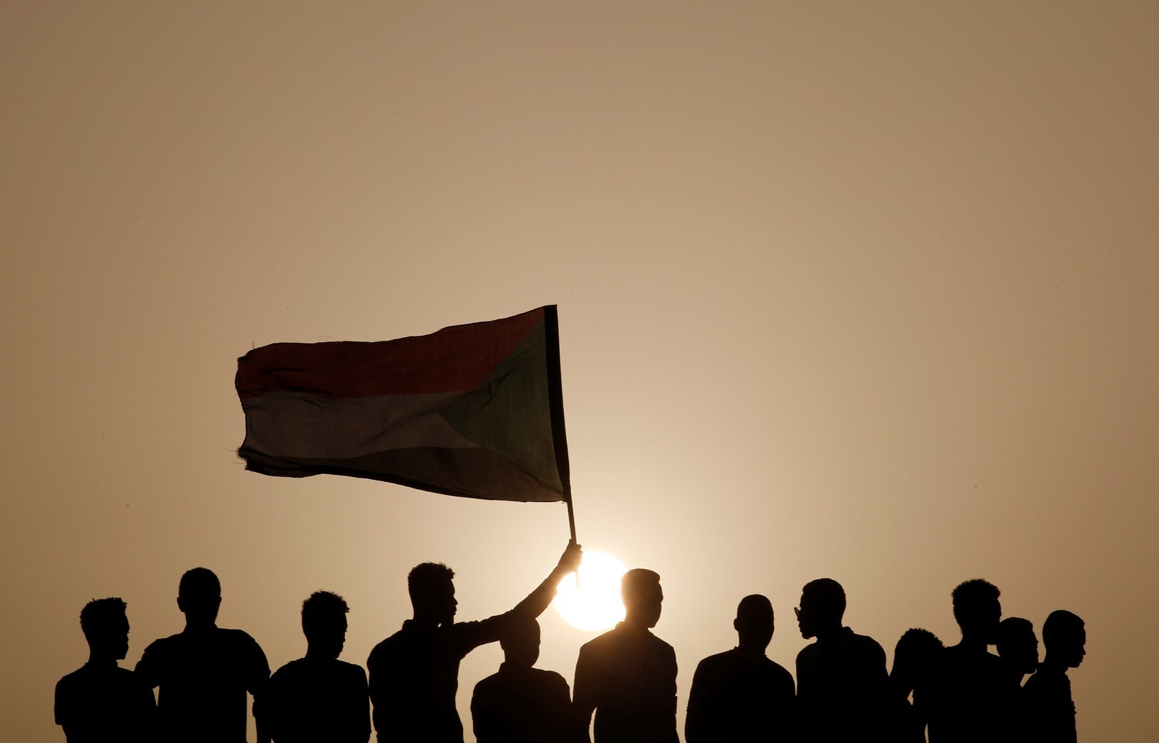 قادة الاحتجاجات في السودان يشكلون مجلسا سياديا مدنيا لتولي الحكم