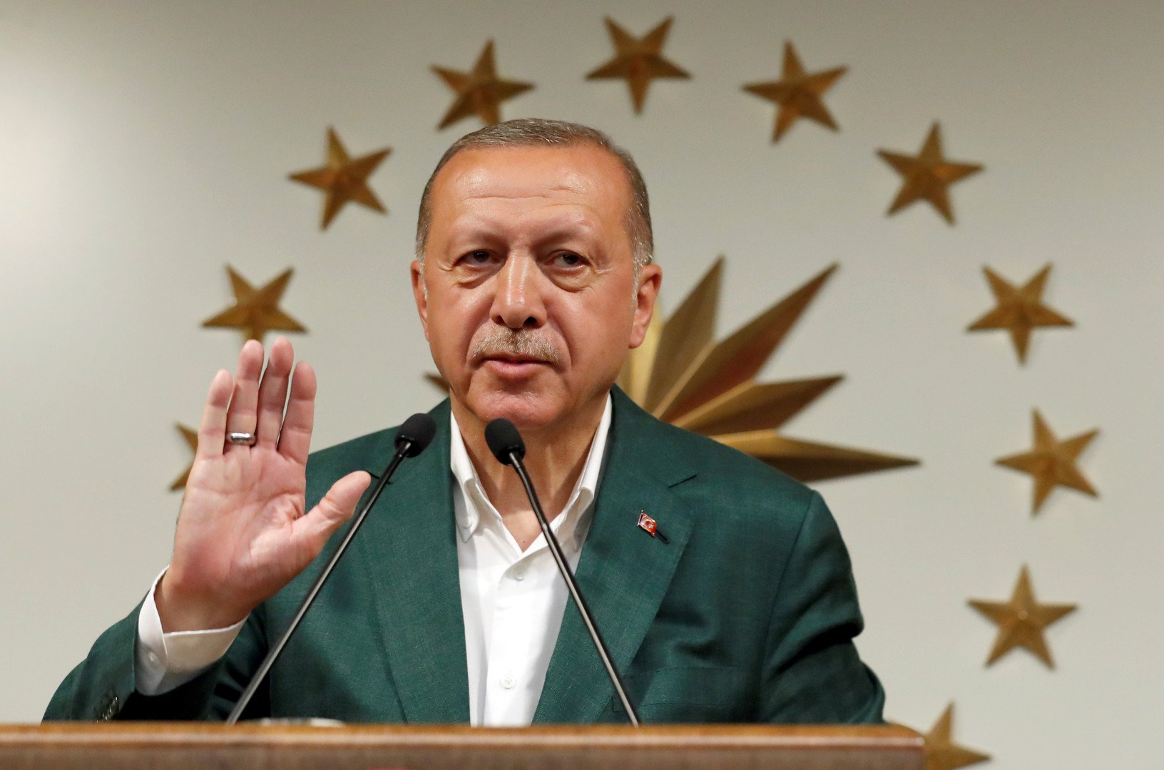 أردوغان يهنئ اليهود في تركيا والعالم