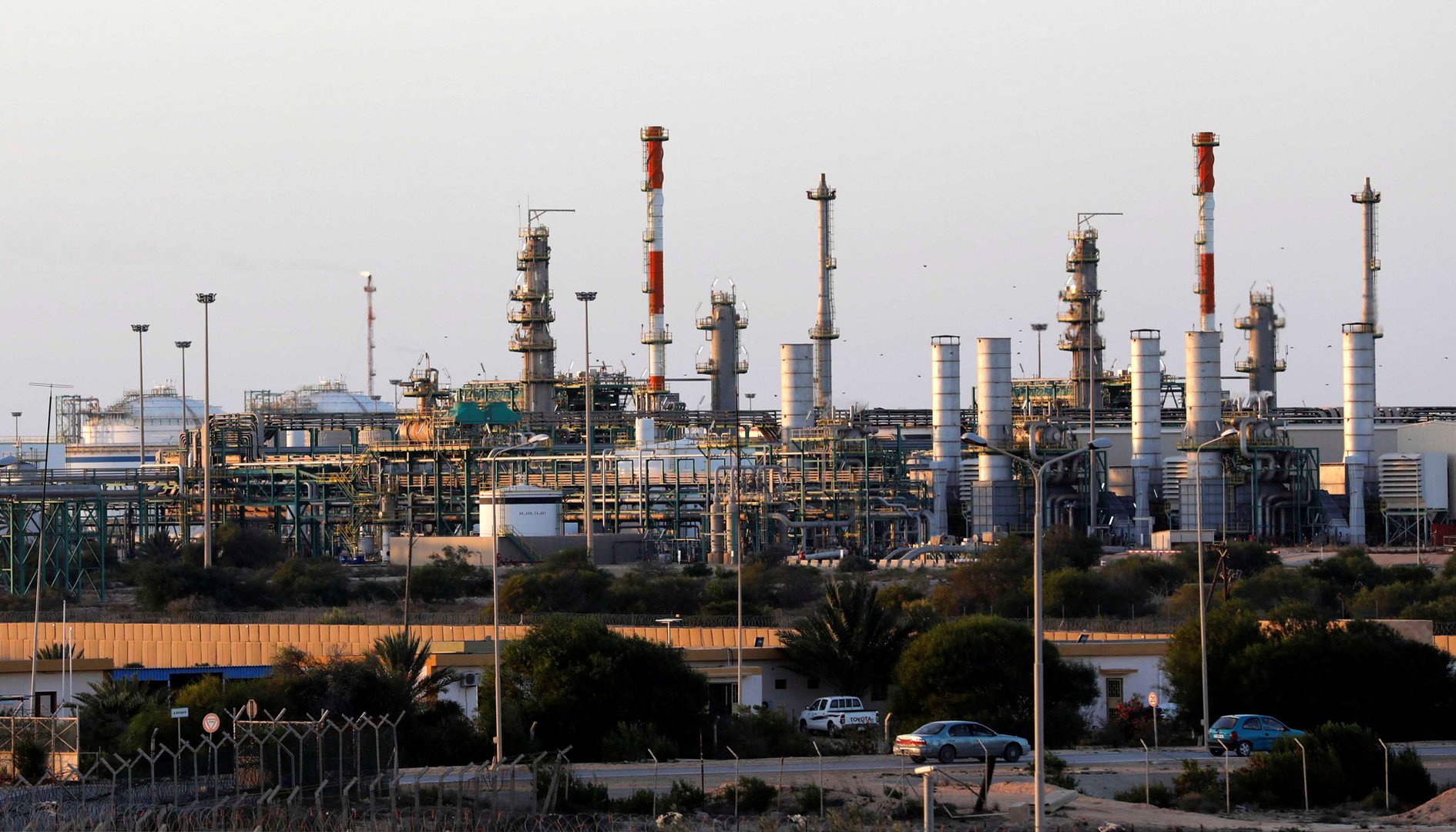 الحكومة الليبية المؤقتة تدعو الشركات الروسية لاستئناف أعمالها في البلاد