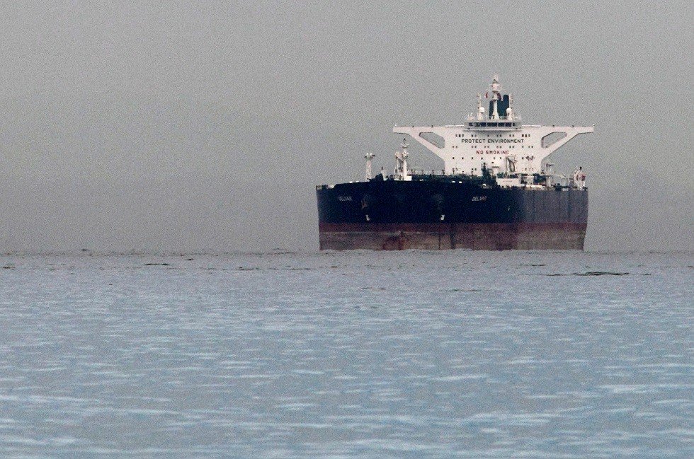 واشنطن تستعد لإيقاف الاستثناءات من عقوباتها على النفط الإيراني