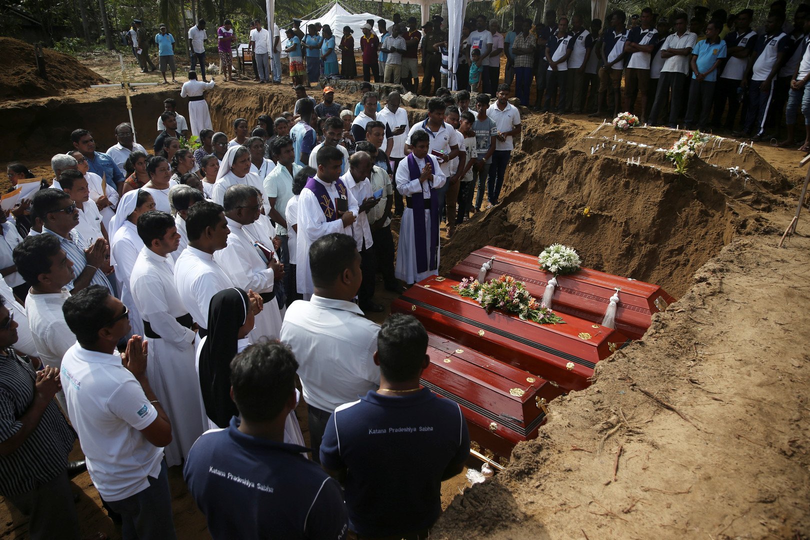 حداد وطني في سريلانكا وارتفاع حصيلة قتلى التفجيرات إلى 310 أشخاص