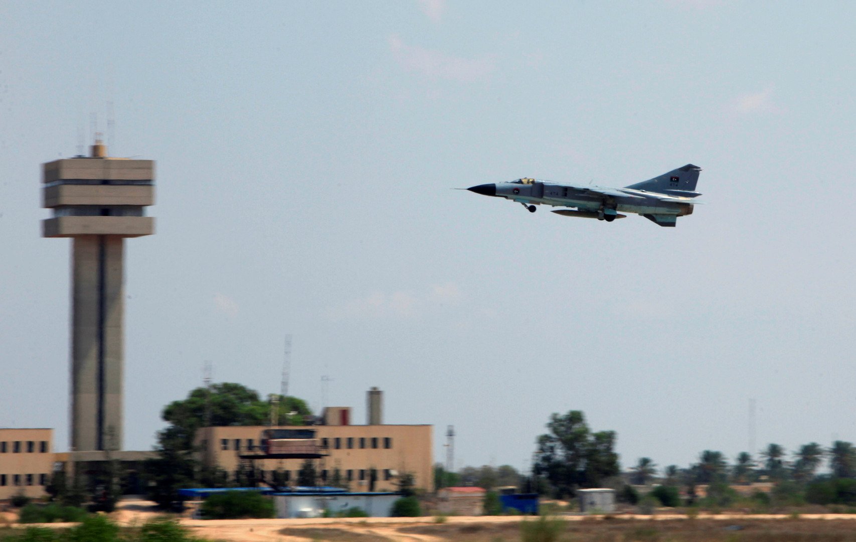 تضارب الأنباء بشأن إسقاط طائرة حربية في ليبيا