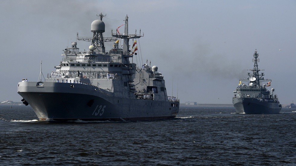 بوتين يطلق عملية بناء سفينتي إنزال جديدتين  في أقصى غرب روسيا