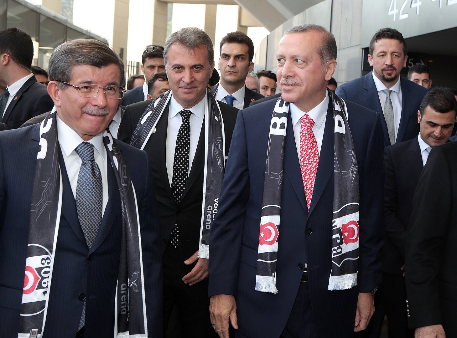متمرد في الحزب الحاكم: داود أوغلو يتحدى أردوغان