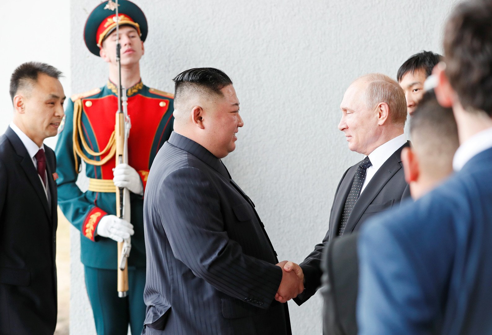 بوتين وكيم في أول لقاء