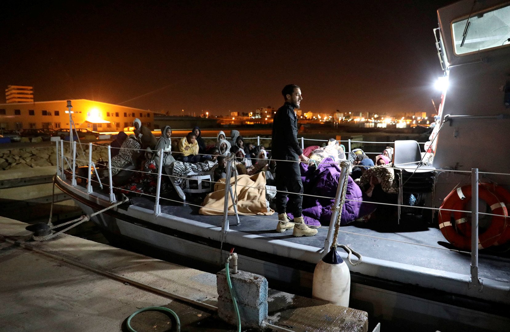 منظمات إغاثة تقاضي حكومة باريس لمنعها من تسليم قوارب إلى البحرية الليبية