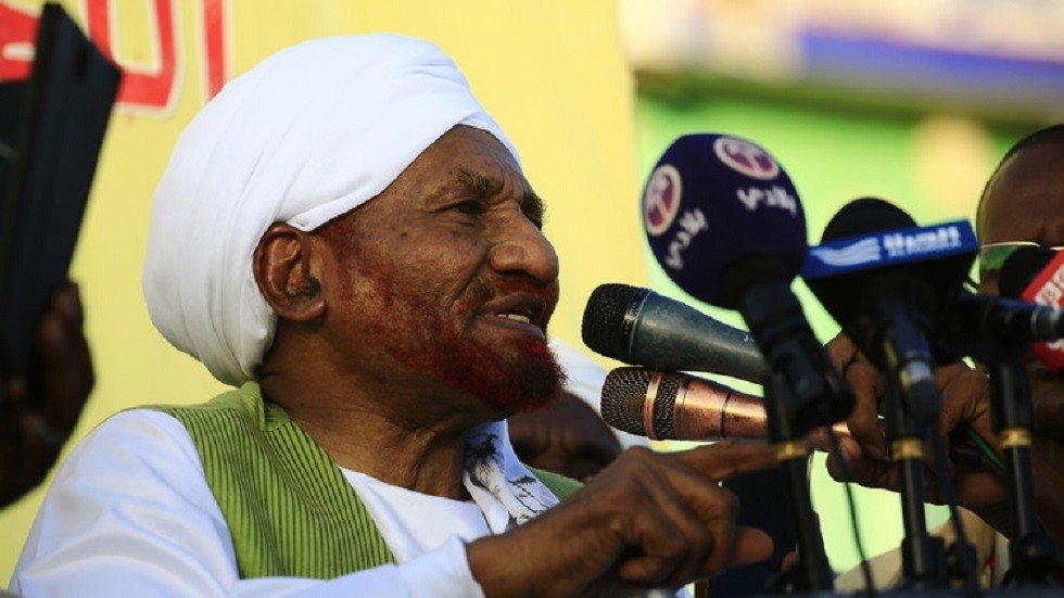 الصادق المهدي يحذر من انقلاب مضاد في السودان 
