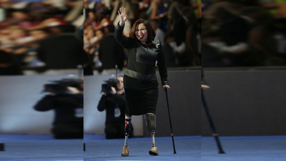 محاربة أمريكية فقدت ساقيها في العراق تعود إليه بصفة رسمية