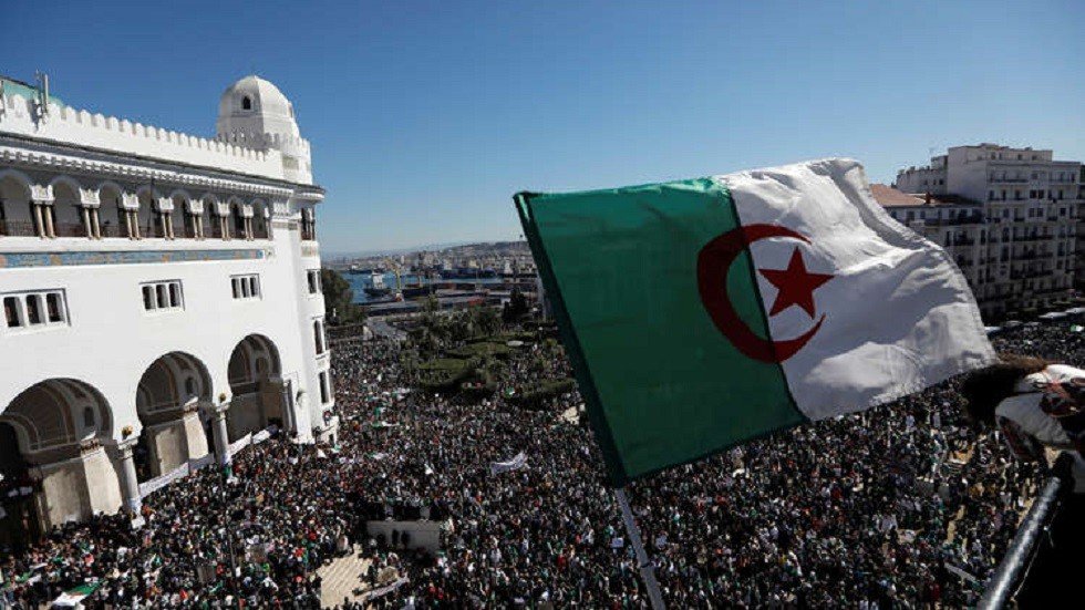 المحكمة العليا في الجزائر تعيد محاكمة اللواء هامل وعائلته