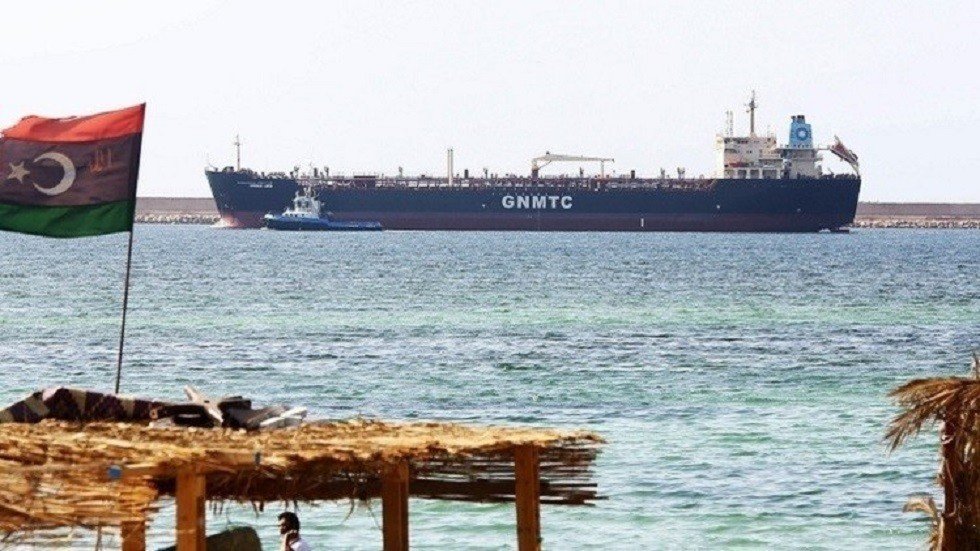 إيران تنفي نبأ احتجاز سفينة لها في مصراتة الليبية