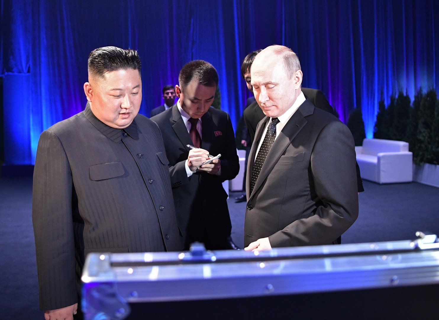 الرئيس الروسي فلاديمير بوتين والزعيم الكوري الشمالي كيم جونغ أون