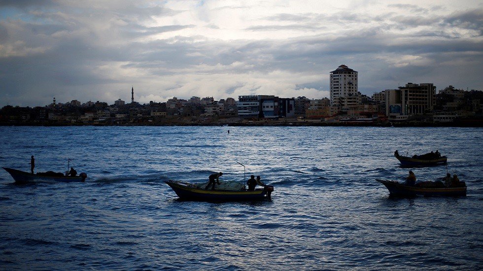 إصابة صياد في غزة بعد تقليص إسرائيل مساحة الصيد  