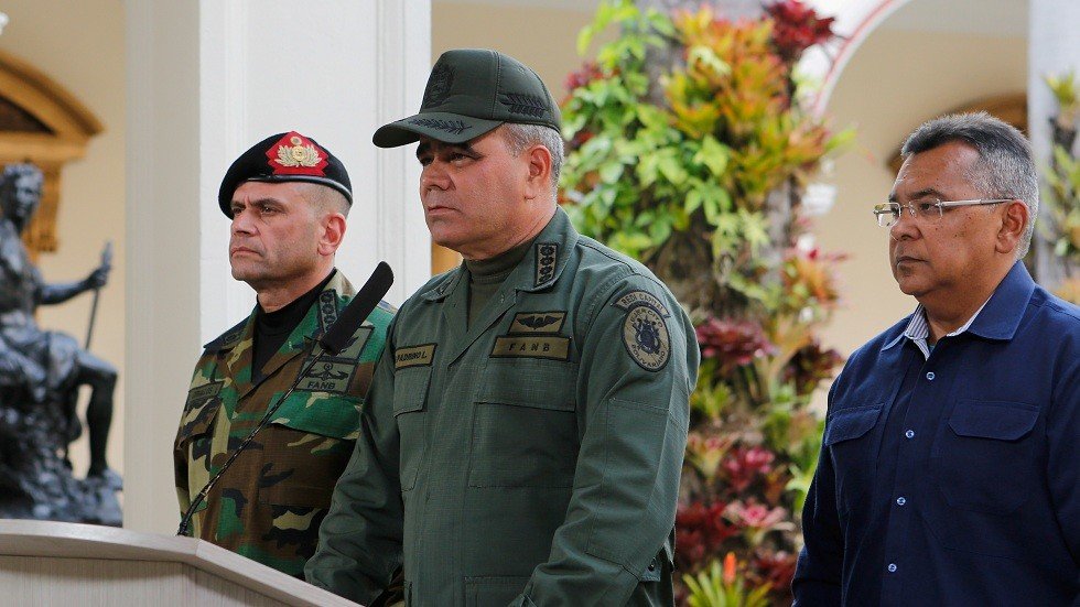 وزير الدفاع الفنزويلي: مستعدون لاستخدام السلاح في حال الضرورة