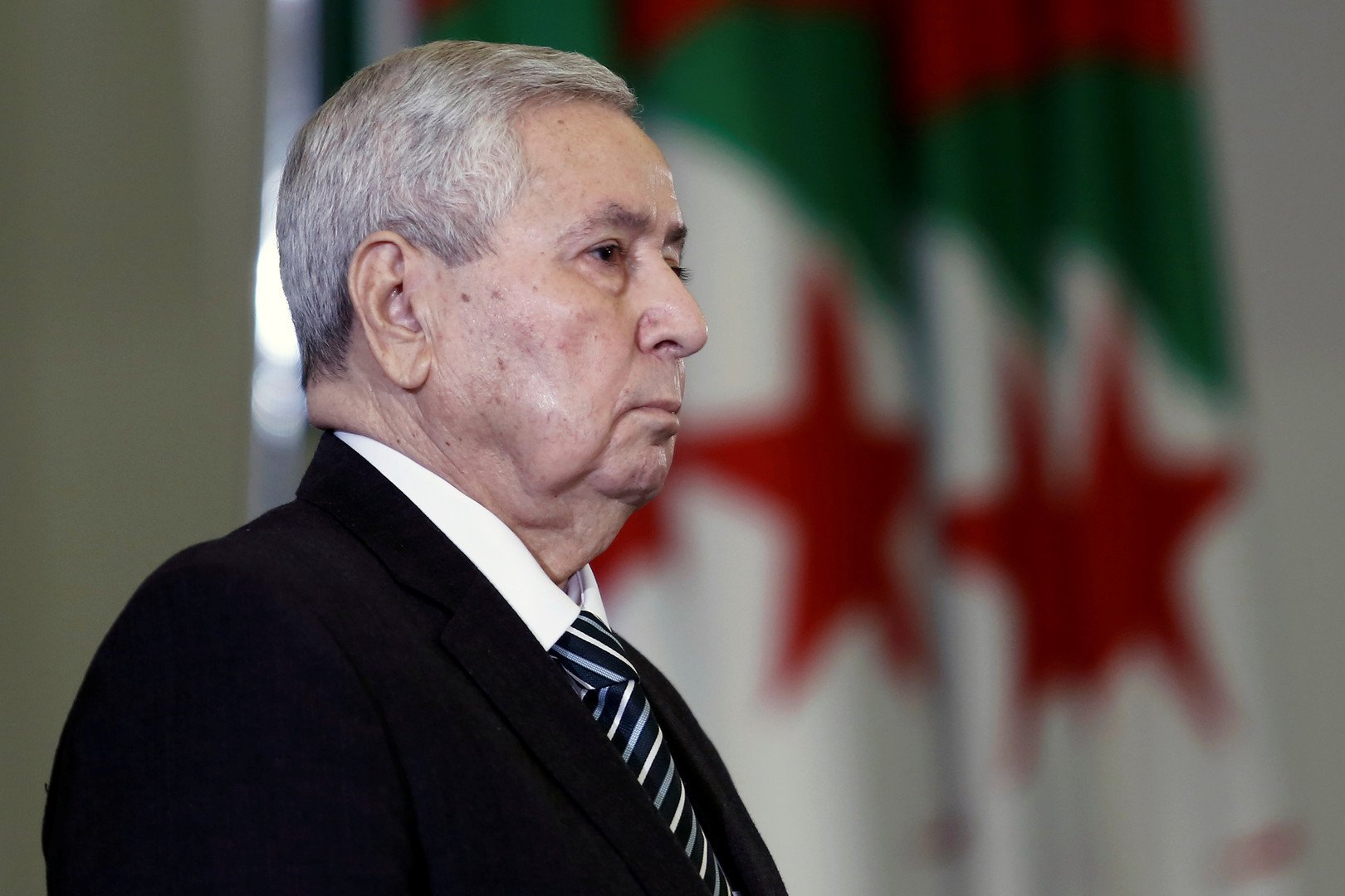 الرئيس الجزائري المكلف: يجب وضع خلافاتنا جانبا في هذا الظرف