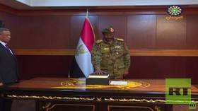 السودان.. المجلس الانتقالي يعفي وكيل وزارة الخارجية من منصبه على خلفية زيارة وفد قطر