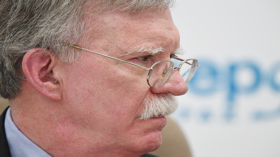 واشنطن تغري المسؤولين الفنزويليين برفع العقوبات عنهم لقاء انشقاقهم عن مادورو