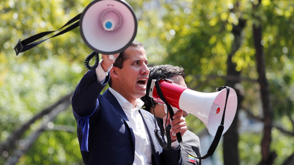 غوايدو يدعو إلى إضراب وكاراكاس تعلق 