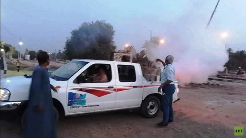 السلطات المصرية المختصة تتدخل لمقاومة انتشار الكالوسوما والحشرات (صور)