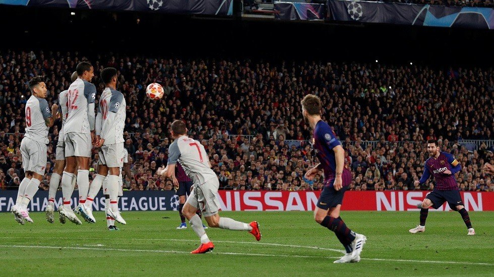 صور تفضح ميسي "المحتال" عند تسجيله هدفه الثاني في مرمى ليفربول