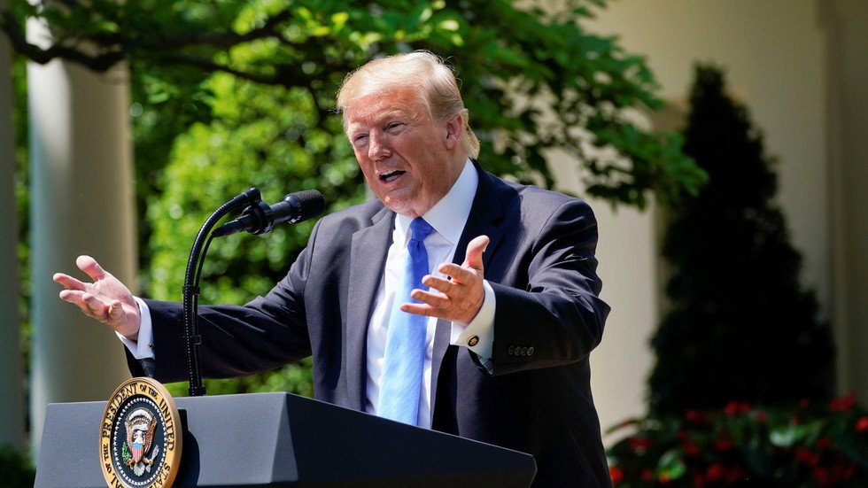 ترامب يعلق على نتائج مكالمته مع بوتين