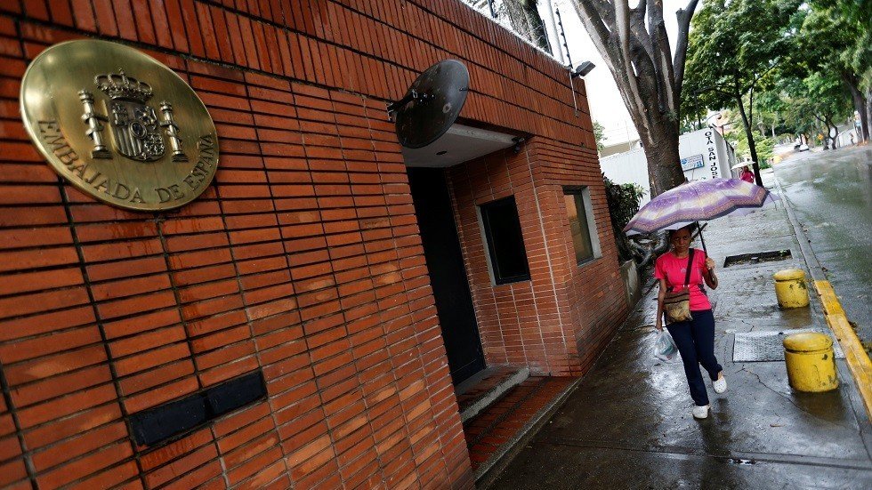 إسبانيا: لن نسمح بتحويل سفارتنا في فنزويلا إلى مركز للنشاط السياسي