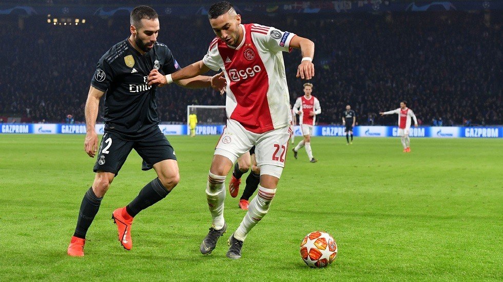 فريق أوروبي عملاق يتفق مع المغربي زياش