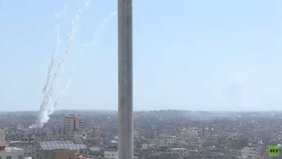 إطلاق نحو 50 صاروخا من غزة باتجاه إسرائيل