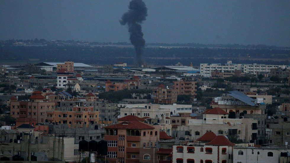 قصف إسرائيلي يستهدف مواقع في قطاع غزة ويخلف قتلى وجرحى