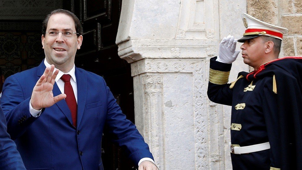 بعد قرار تسخير الجيش لنقل الوقود.. مؤسسات نقل المحروقات تضع شاحناتها تحت تصرف الحكومة التونسية