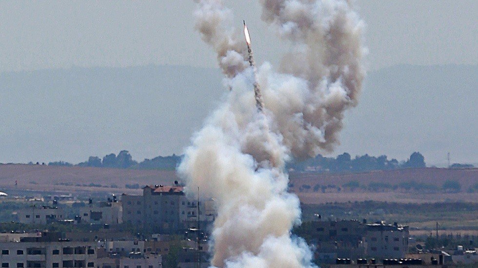 رشقة صواريخ فلسطينية تستهدف بئر السبع وفتح الملاجئ في مدينة ديمونا